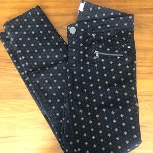 2/ $10 - Chic Patterned Stretch Skinny Jeans by Jolt